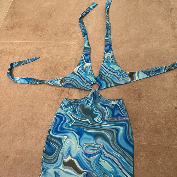 Halter dress - Picture 1 of 2